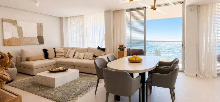 Venta de apartamento en planta media en Estepona 3