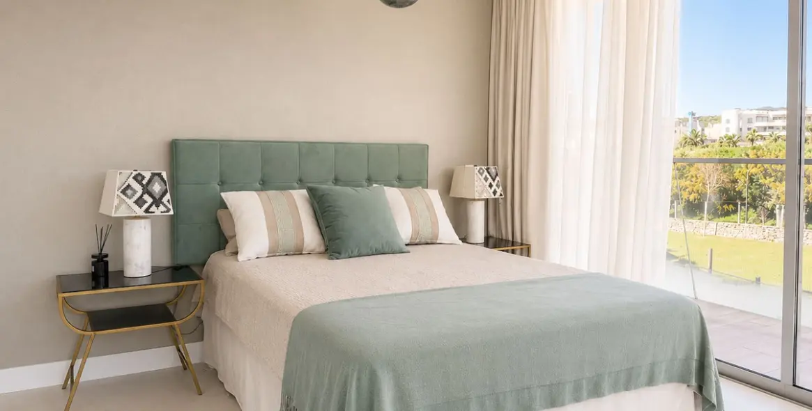 Продажа апартаментов на среднем этаже в Estepona 12