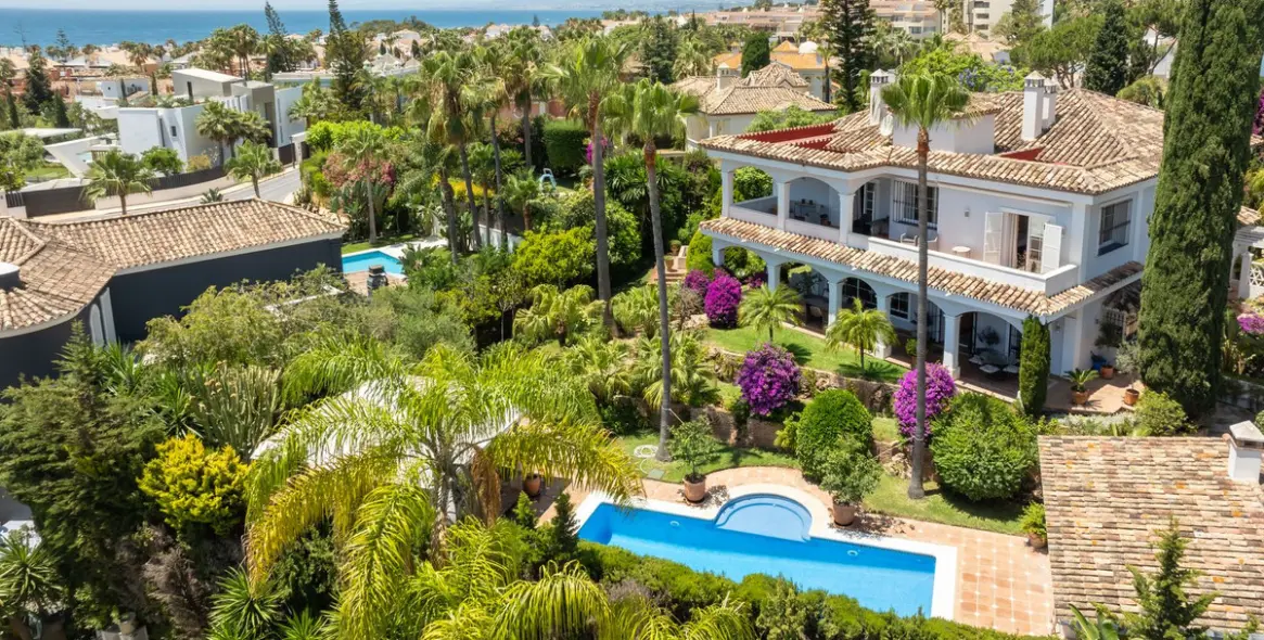 Venta de villa independiente en Bahía de Marbella 1