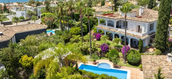 Venta de villa independiente en Bahía de Marbella 0