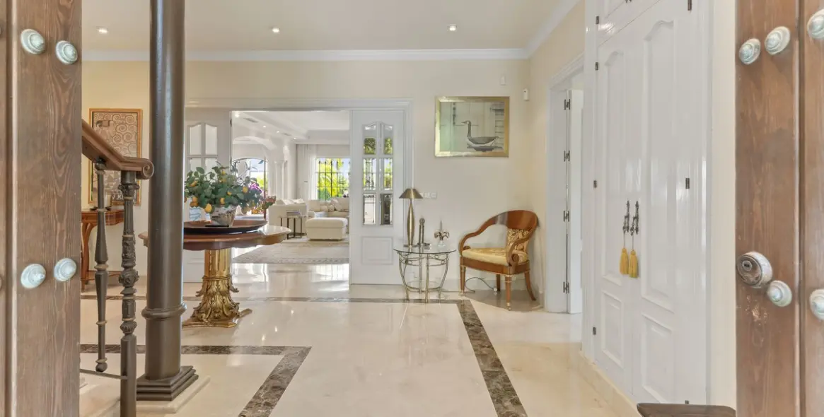 Venta de villa independiente en Bahía de Marbella 12