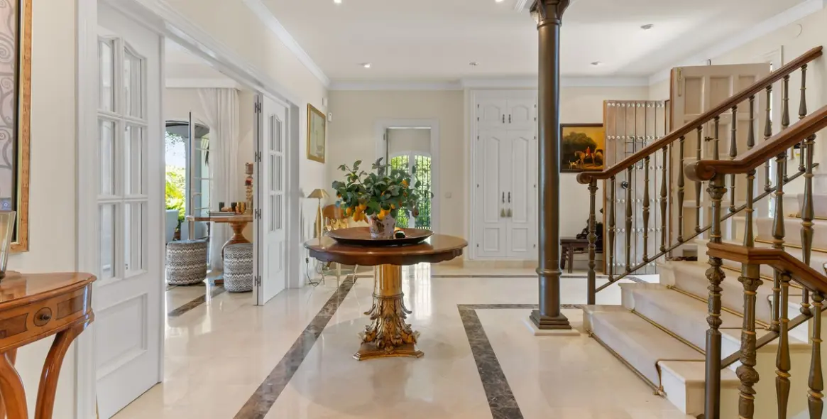 Venta de villa independiente en Bahía de Marbella 14