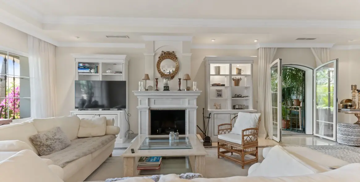 Venta de villa independiente en Bahía de Marbella 16