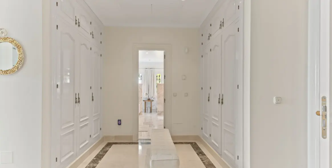 Venta de villa independiente en Bahía de Marbella 30