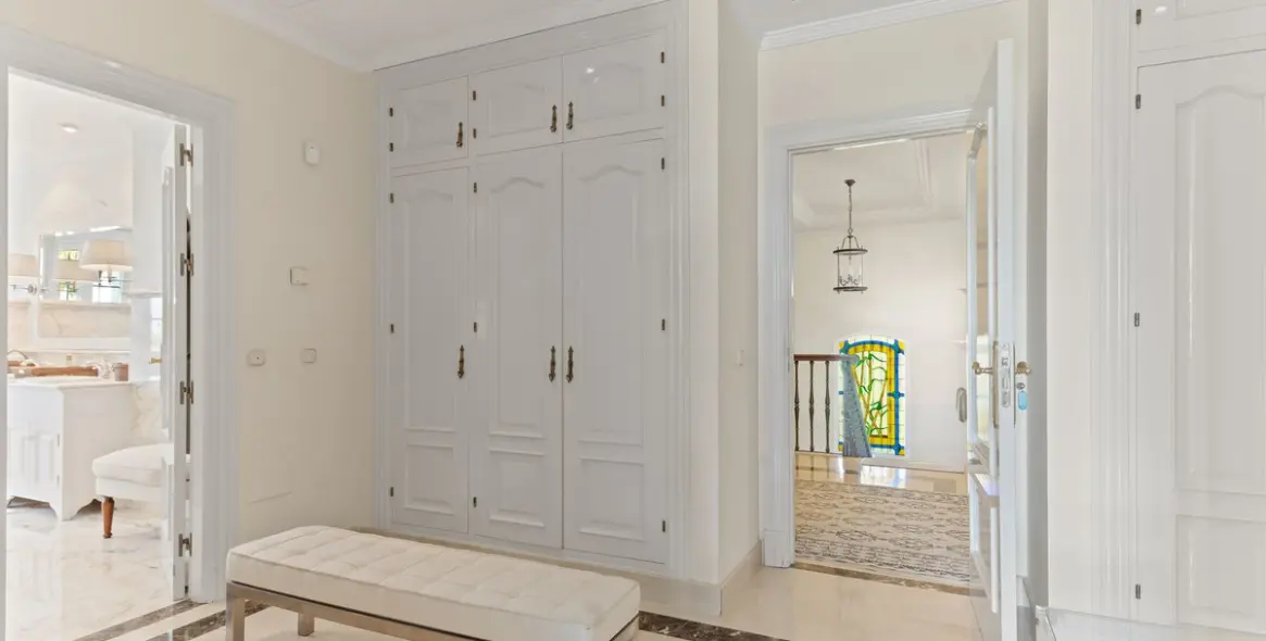 Venta de villa independiente en Bahía de Marbella 32