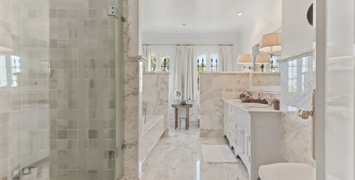 Venta de villa independiente en Bahía de Marbella 35