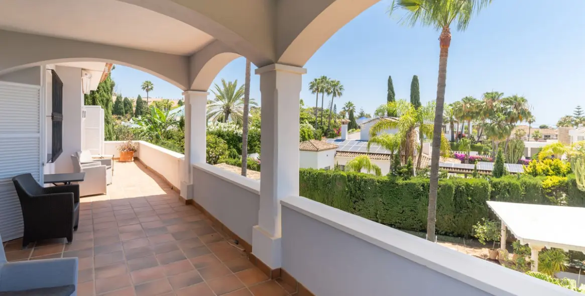 Venta de villa independiente en Bahía de Marbella 40