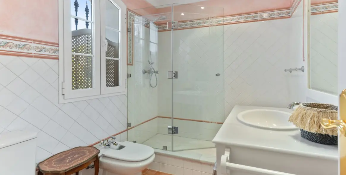 Venta de villa independiente en Bahía de Marbella 52