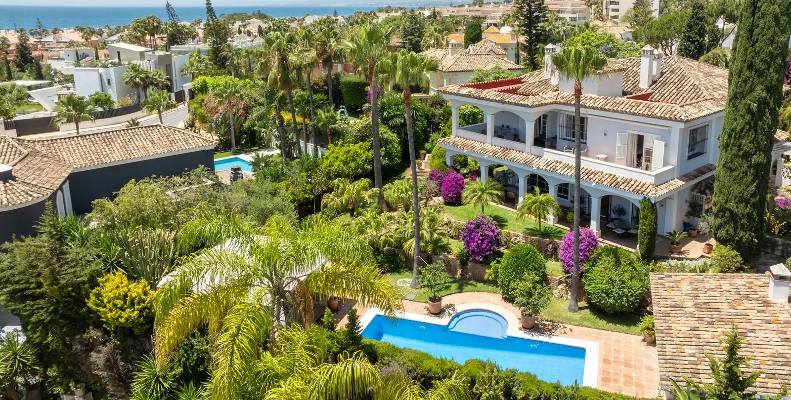Продажа  отдельно стоящей виллы в Bahía de Marbella 1