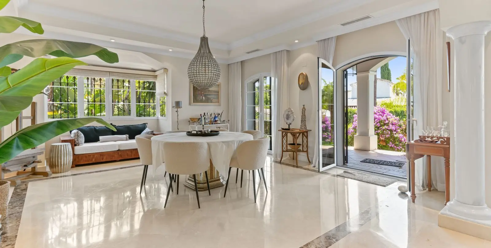 Продажа  отдельно стоящей виллы в Bahía de Marbella 18