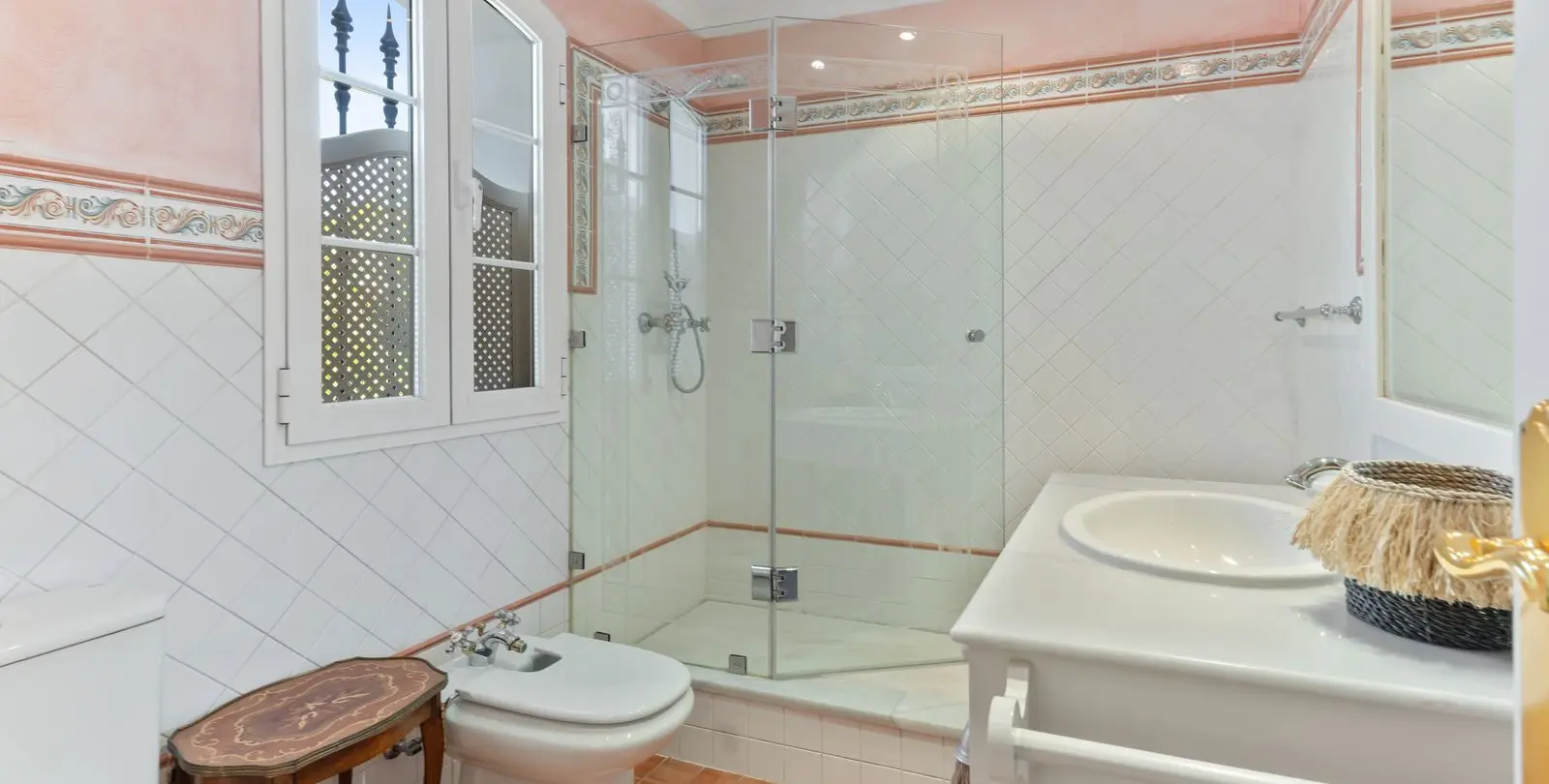 Продажа  отдельно стоящей виллы в Bahía de Marbella 41
