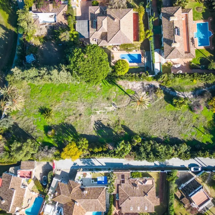 Продажа  жилого участка в Guadalmina Alta