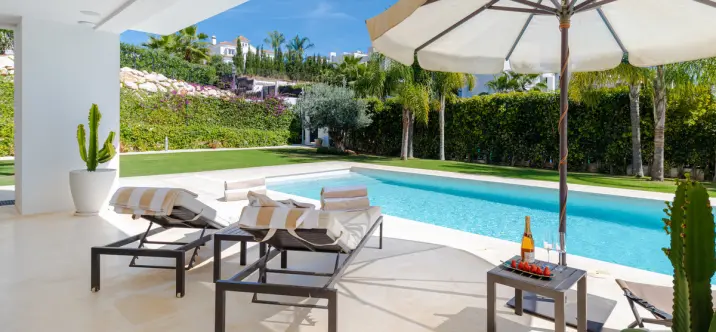 Venta de villa independiente en Nueva Andalucía 4