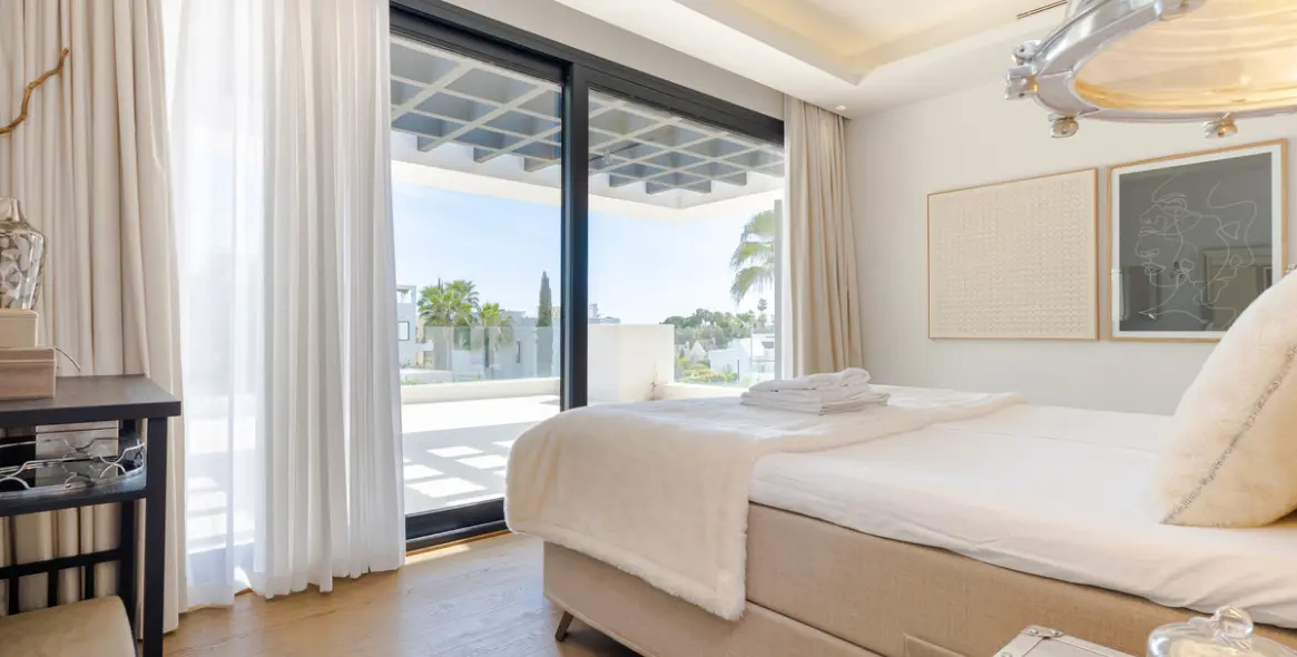 Venta de villa independiente en Nueva Andalucía 36