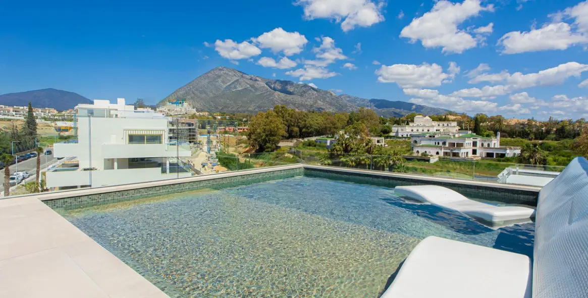Venta de ático dúplex en Puerto Banús 10