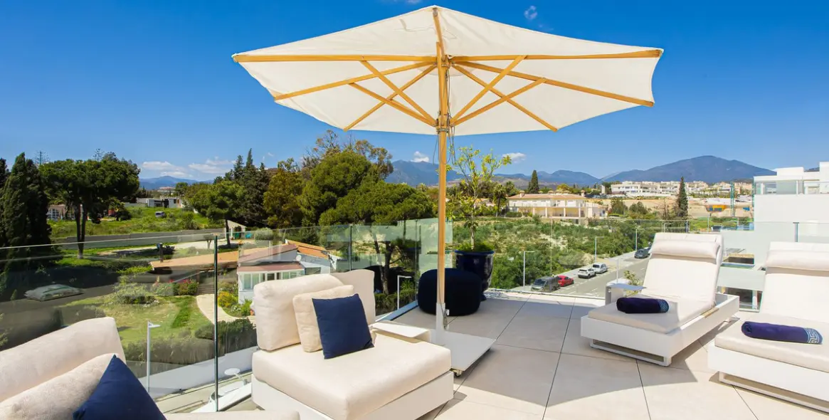 Venta de ático dúplex en Puerto Banús 11