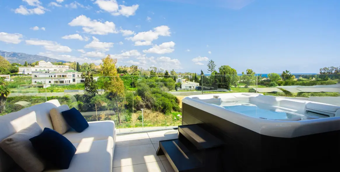Venta de ático dúplex en Puerto Banús 12