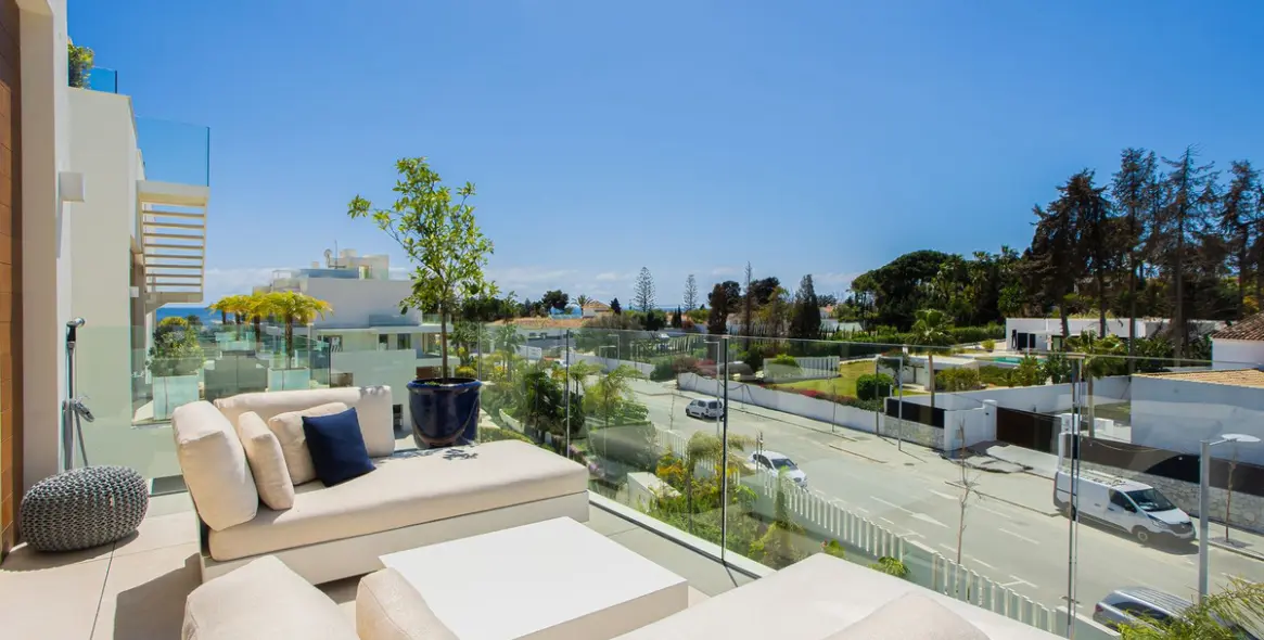 Venta de ático dúplex en Puerto Banús 14