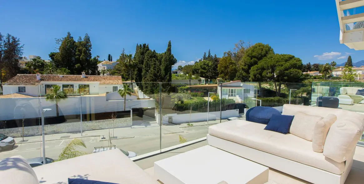 Venta de ático dúplex en Puerto Banús 15