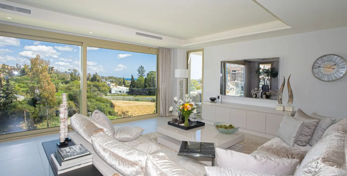Venta de ático dúplex en Puerto Banús 16