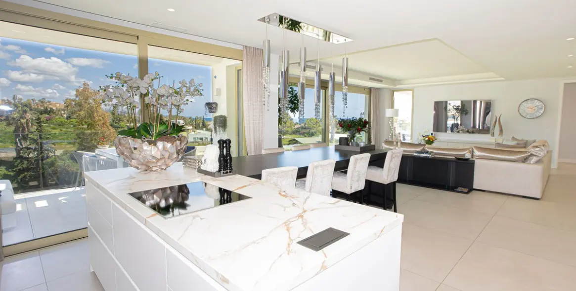 Venta de ático dúplex en Puerto Banús 17