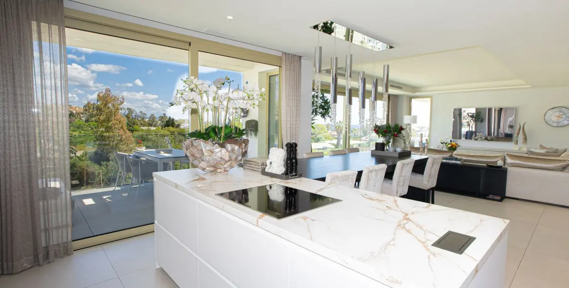 Venta de ático dúplex en Puerto Banús 19