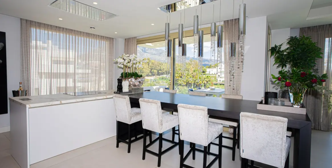 Venta de ático dúplex en Puerto Banús 20
