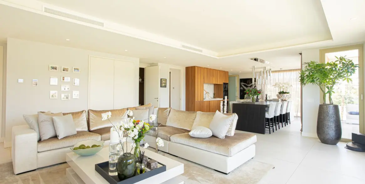 Venta de ático dúplex en Puerto Banús 25