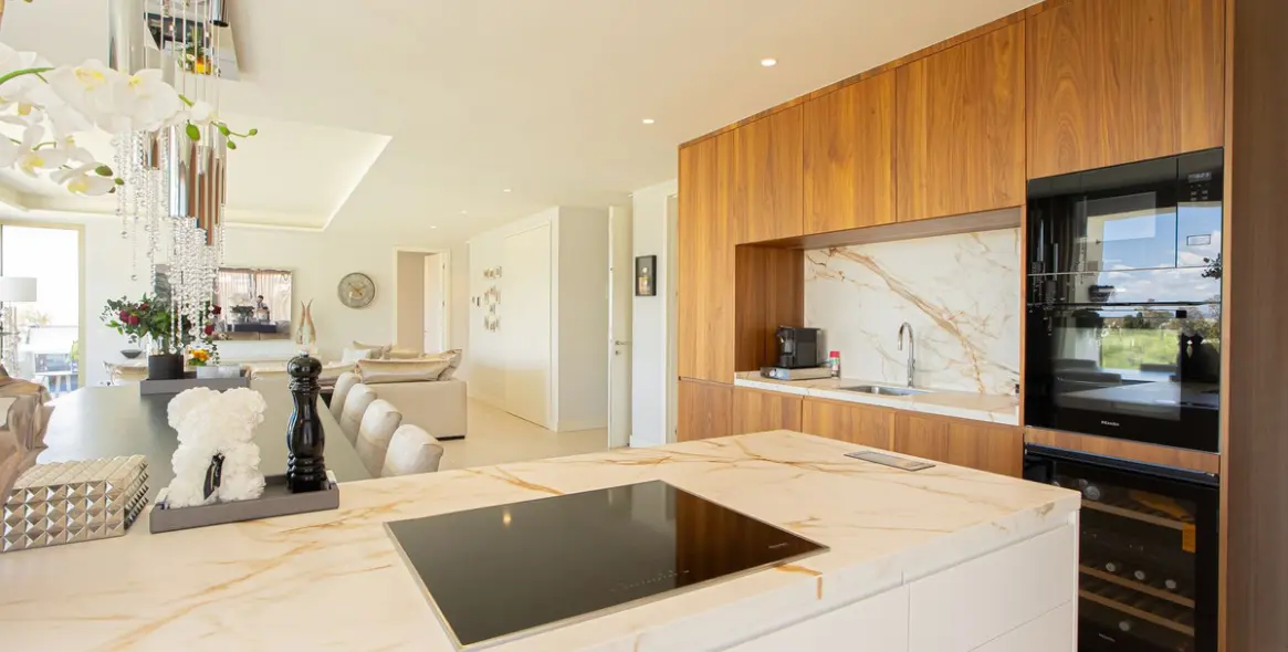Venta de ático dúplex en Puerto Banús 27