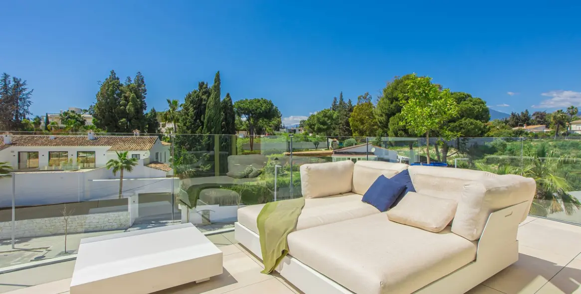 Venta de ático dúplex en Puerto Banús 29