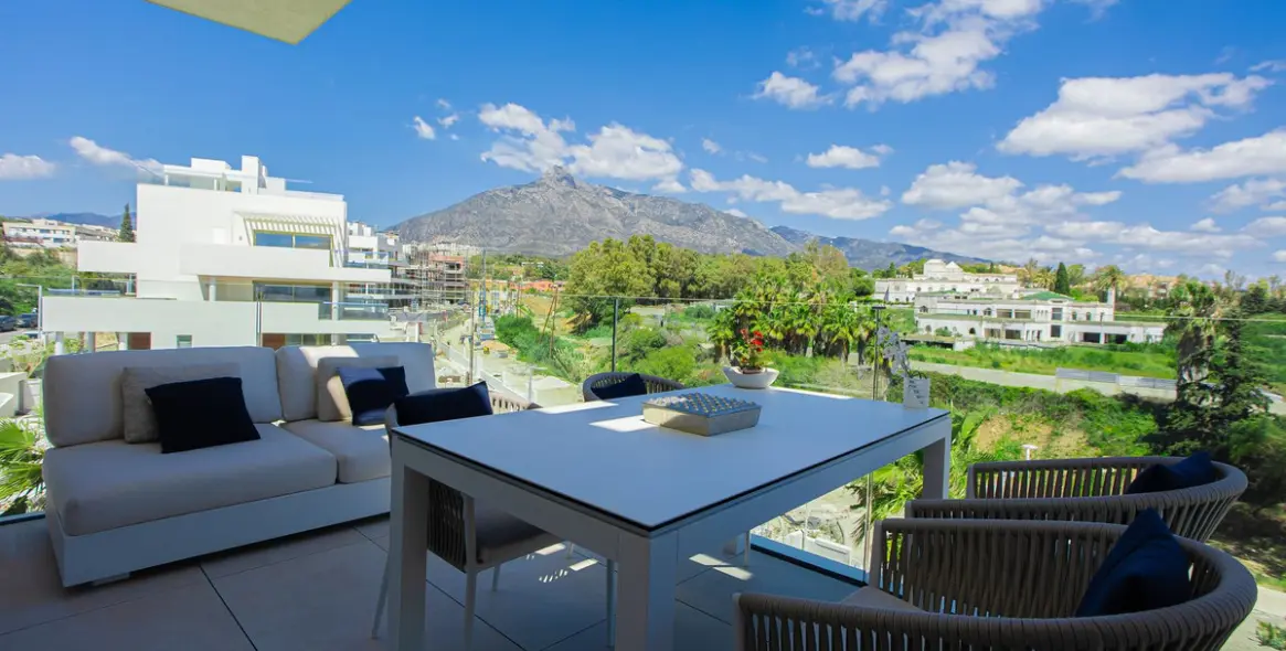 Venta de ático dúplex en Puerto Banús 35