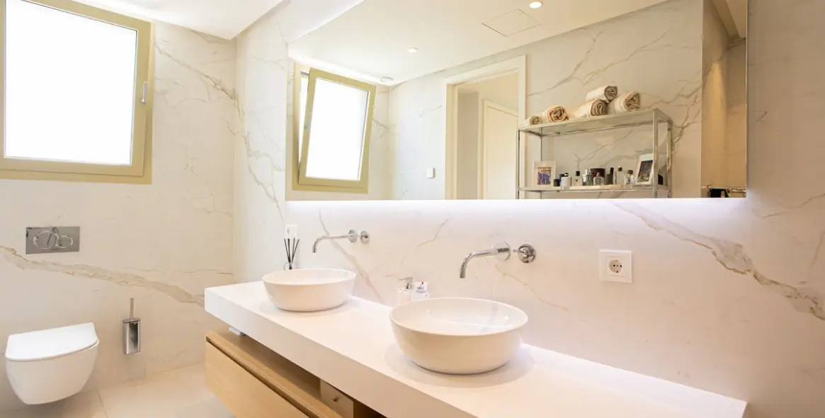 Venta de ático dúplex en Puerto Banús 41