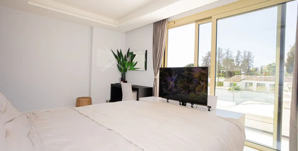 Venta de ático dúplex en Puerto Banús 42