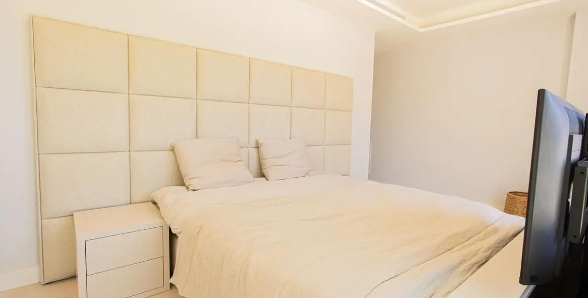 Venta de ático dúplex en Puerto Banús 45