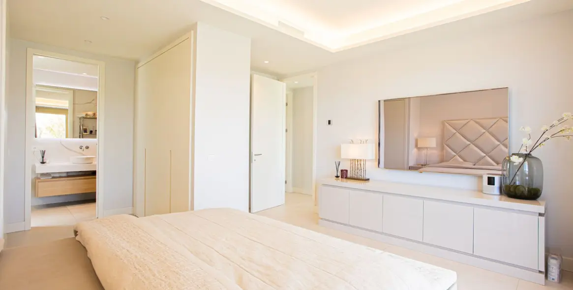 Venta de ático dúplex en Puerto Banús 46
