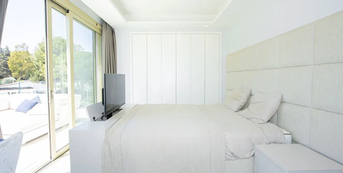 Venta de ático dúplex en Puerto Banús 50