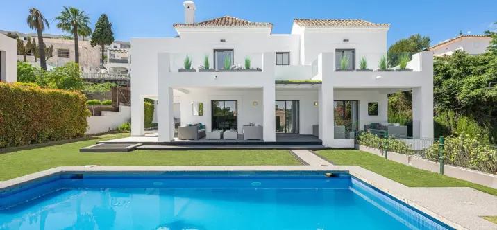 Краткосрочная аренда  отдельно стоящей виллы в Nueva Andalucía 1