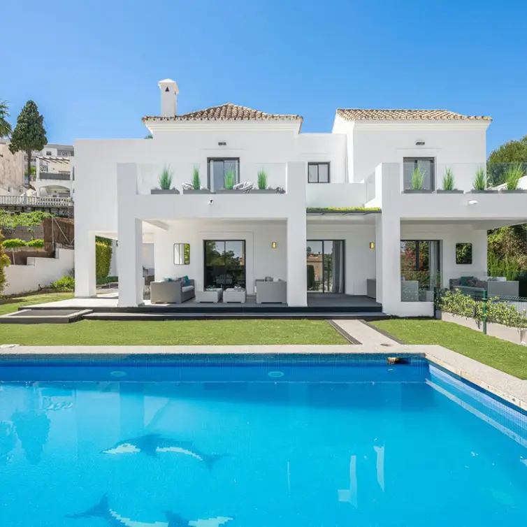 Short-term rent of detached villa in Nueva Andalucía
