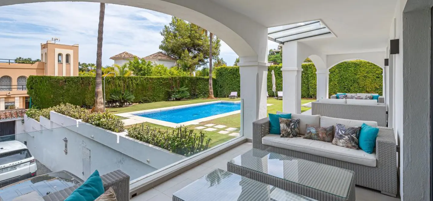 Short-term rent of detached villa in Nueva Andalucía 2
