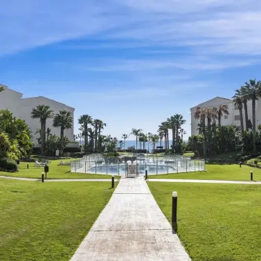 Alquiler a corto plazo de apartamento en planta media en Puerto Banús