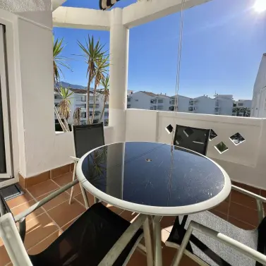 Alquiler a corto plazo de apartamento en planta media en Puerto Banús