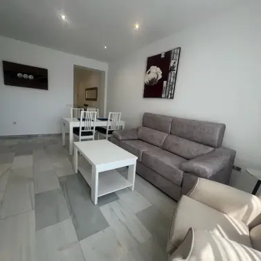 Alquiler a corto plazo de apartamento en planta media en Puerto Banús