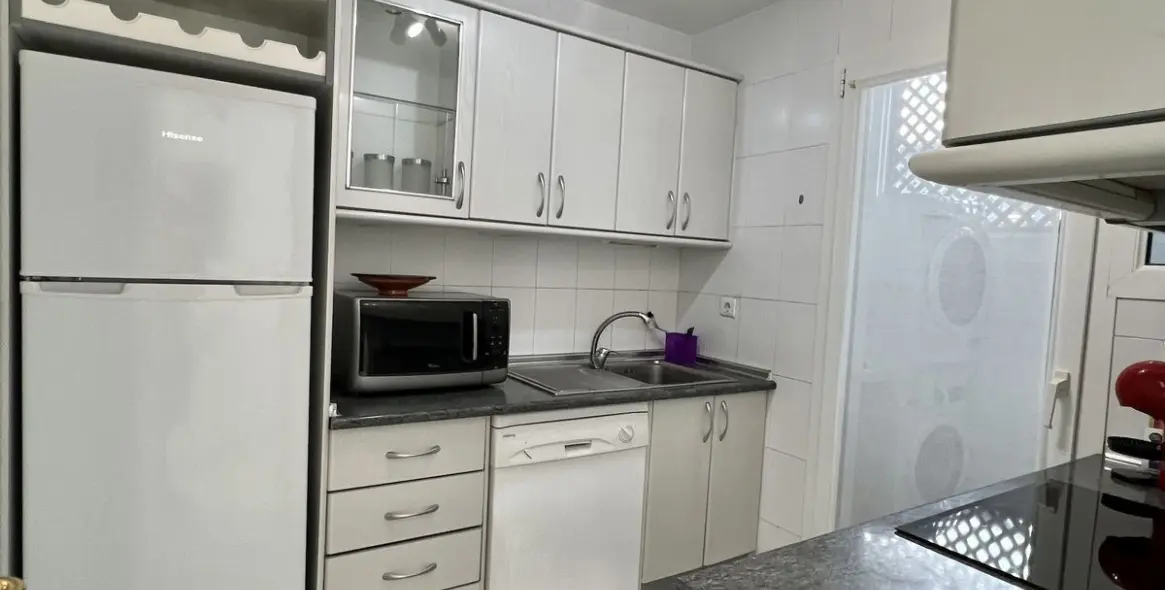 Short-term rent of middle floor apartment in Puerto Banús 4