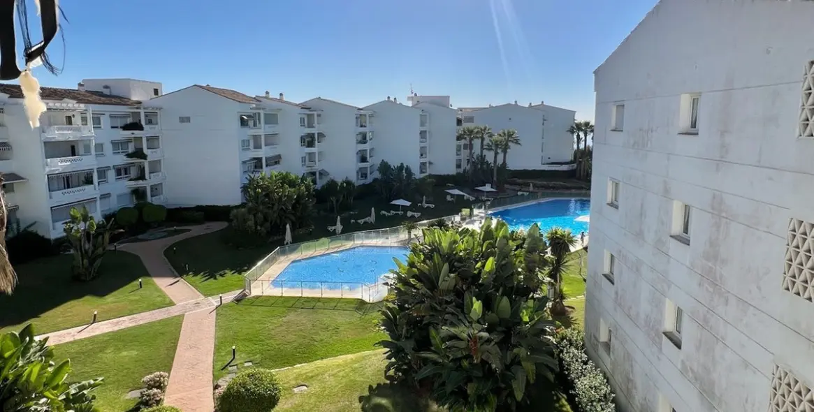Short-term rent of middle floor apartment in Puerto Banús 5