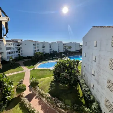 Alquiler a corto plazo de apartamento en planta media en Puerto Banús