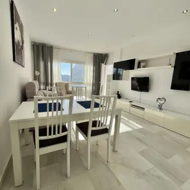 Alquiler a corto plazo de apartamento en planta media en Puerto Banús