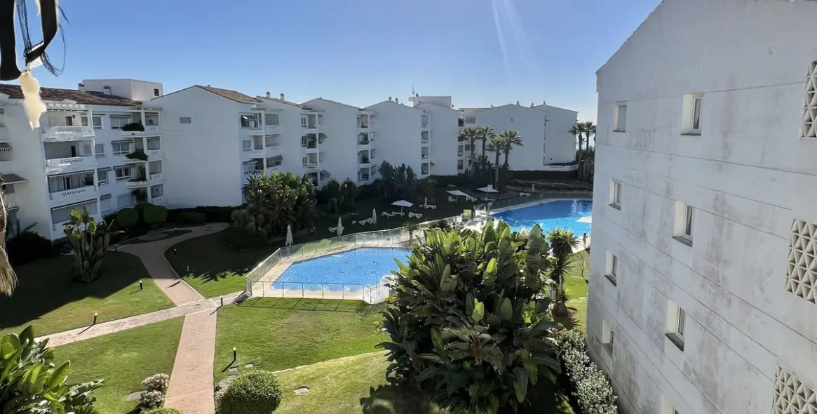 Short-term rent of middle floor apartment in Puerto Banús 16