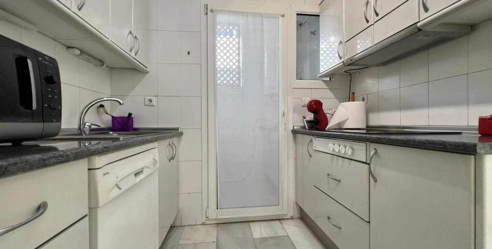 Short-term rent of middle floor apartment in Puerto Banús 10