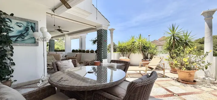 Long-term rent of middle floor apartment in The Golden Mile 1