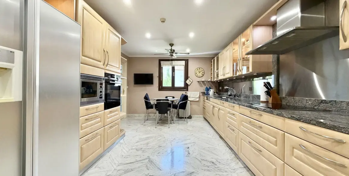 Alquiler a largo plazo de apartamento en planta media en The Golden Mile 4